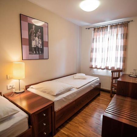 Dvor Jezersek Brnik Hotel Cerklje na Gorenjskem Buitenkant foto