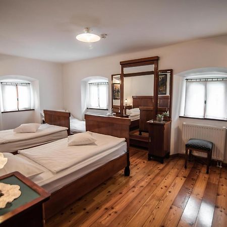 Dvor Jezersek Brnik Hotel Cerklje na Gorenjskem Buitenkant foto
